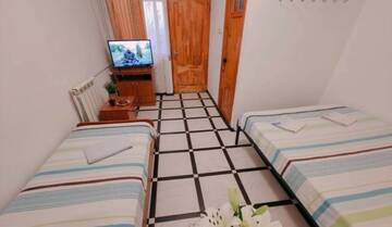 3-х местный  стандарт с двуспальной и односпальной кроватями в Гостинице В гостях у Светланы Гостевой дом